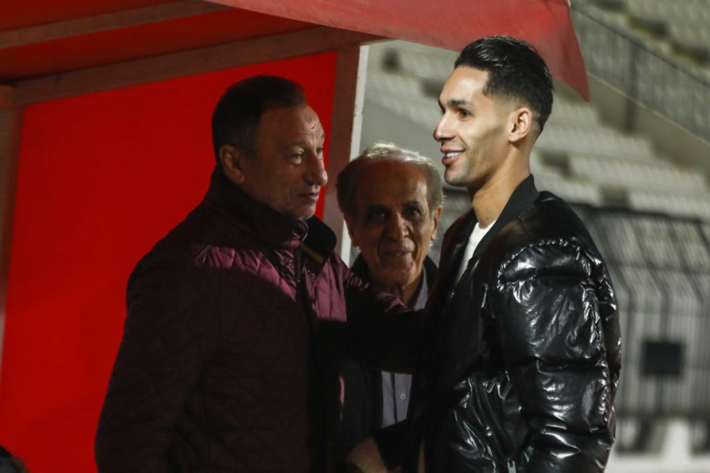 AlAhly's tweet photo. لاعبنا بدر بانون يزور مران الفريق في المغرب 📸🦅❤️ https://t.co/dXdMtsFZq2