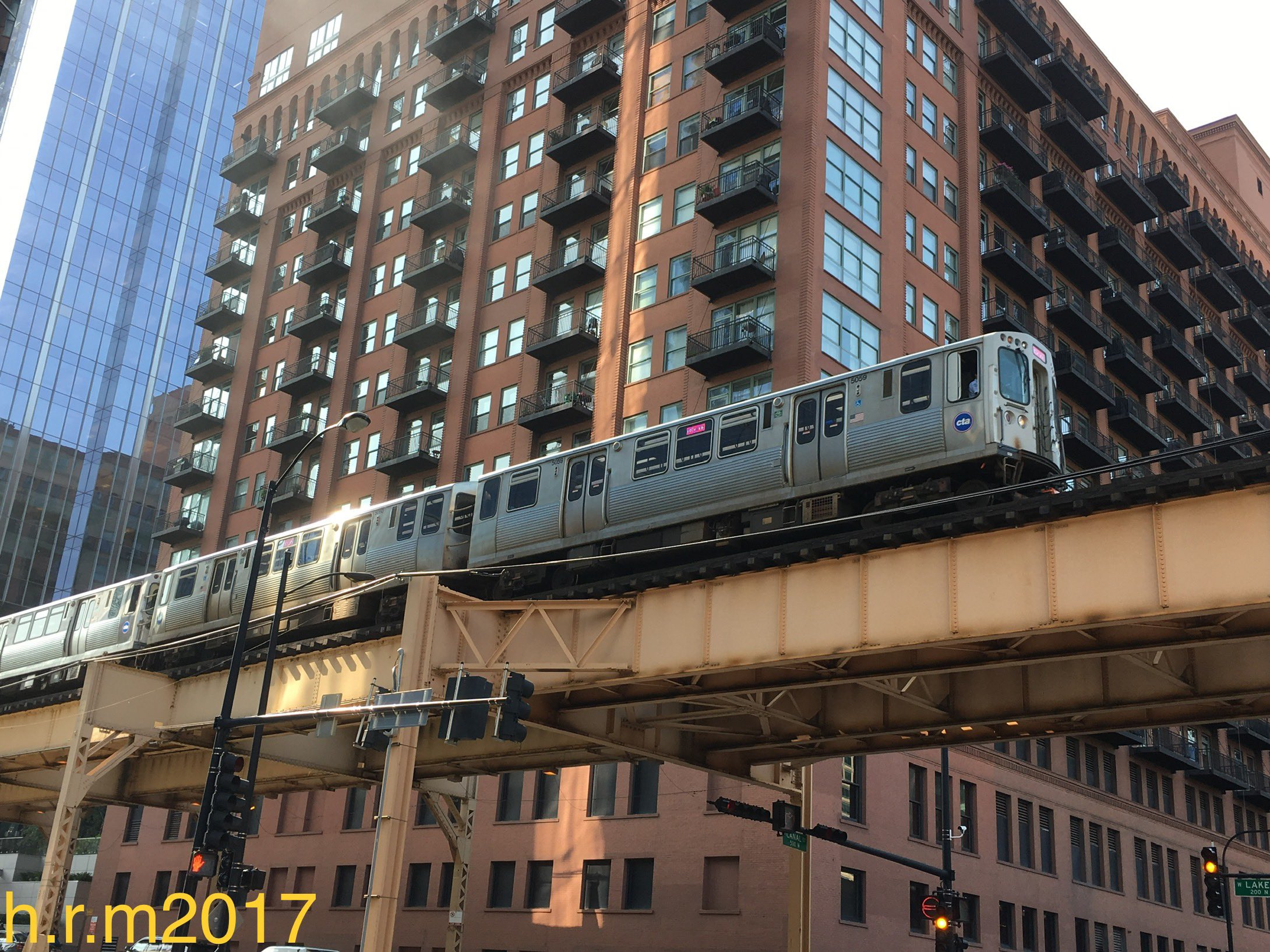H R M17 シカゴの高架鉄道は 必ずかっこよく撮影できてしまいます どんなに適当に撮影したとしても T Co Yxfelotwej Twitter
