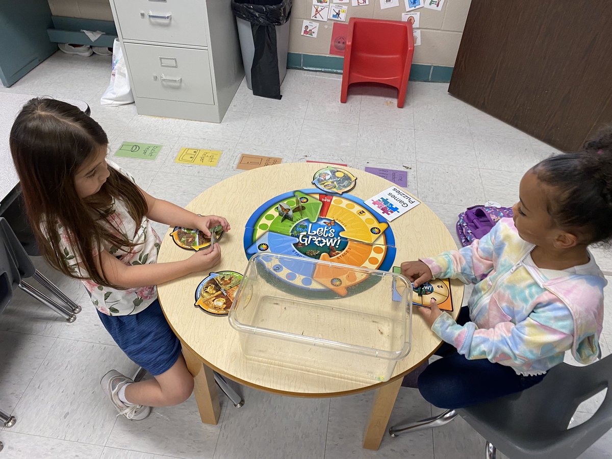 epolomskyprek's tweet photo. We love all animals and critters in prek. We are learning to be veterinarians and take care of all kinds of creatures as well as their life cycles. We now have caterpillars too. #MBEUnity
#mbeisfamily 
#mbebears
#mbebears2021
#lighttheway
@HumbleISD_PREK
@HumbleISD_MBE https://t.co/XMWa36pALO