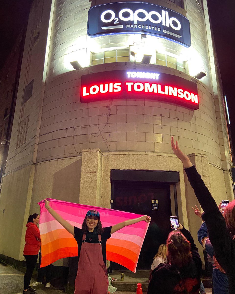 thinkmunchie's tweet image. i love you @Louis_Tomlinson &amp;lt;3