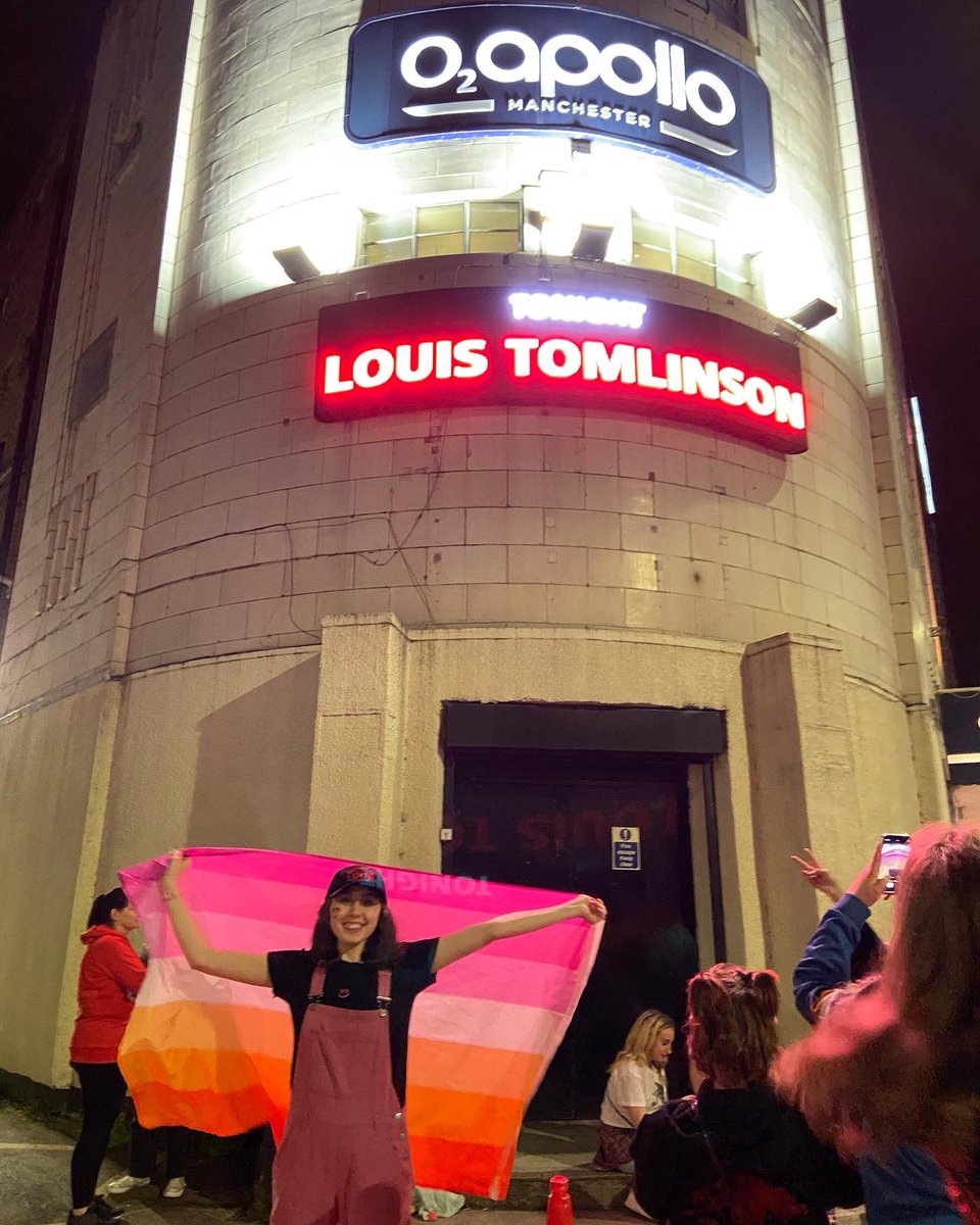 thinkmunchie's tweet image. i love you @Louis_Tomlinson &amp;lt;3