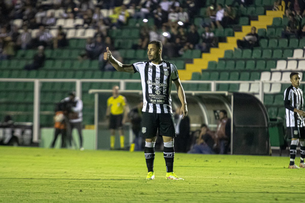 Queridezas, faz o seguinte: dá um tempinho no que tu tá fazendo aí, acessa figueirense.com.br/socio, escolhe teu plano e te associa. 
⠀
A hora é essa. Vamos fortalecer.
Jogue com a gente! 🖤
⠀
#Partiu6K beleza? 👍🏼
⠀
📸 <a href="/patrickfloriani/">Patrick Floriani</a> / FFC