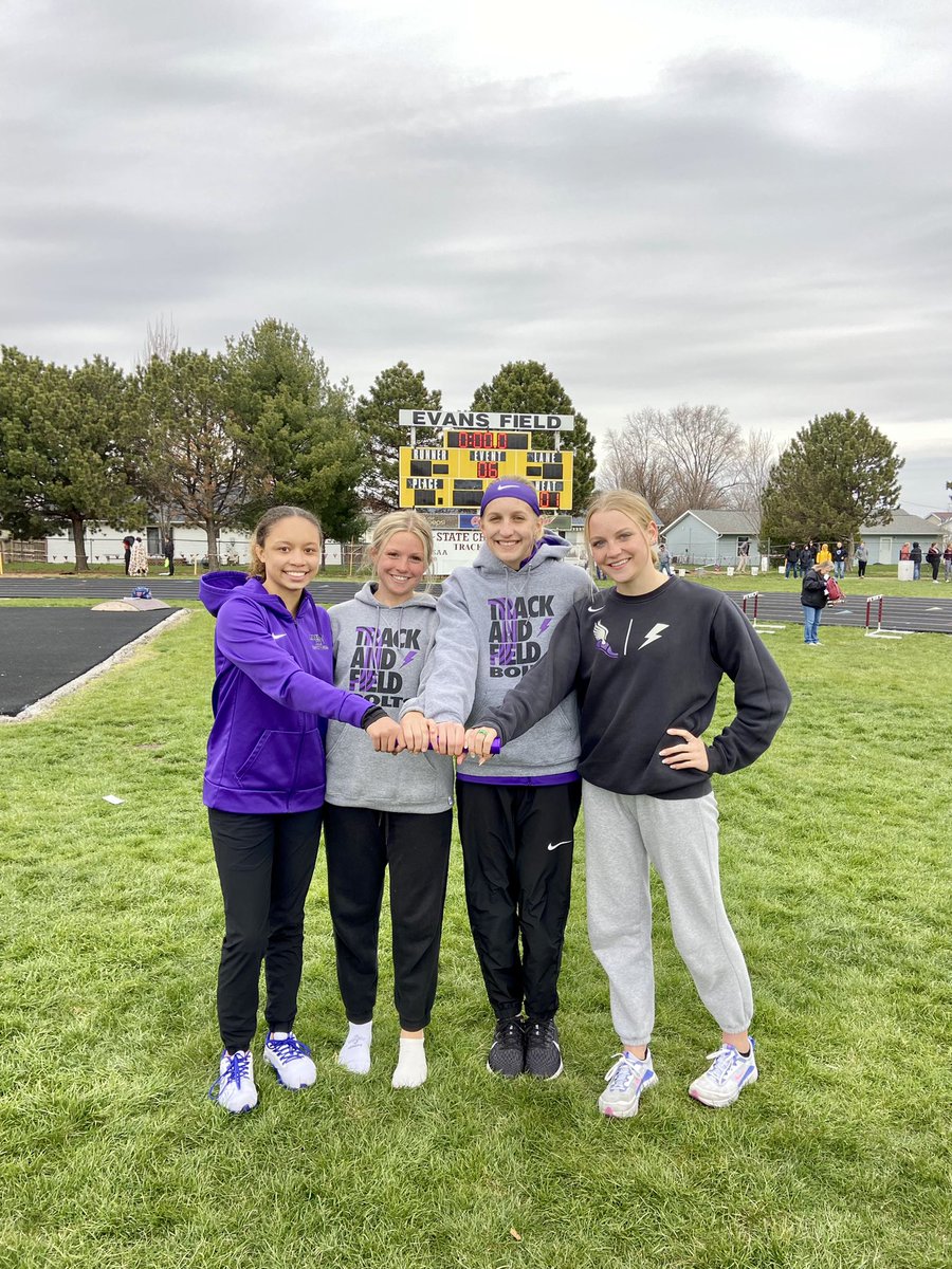 Lightning Sprint Med hits the Drake Relays #bluestandard running 1:50 in Mt Pleasant!  Congratulations Amira, Brityn, Hannah, and Ashlyn! ⚡️#blueovalbound <a href="/DrakeRelays/">Drake Relays</a> <a href="/MikeJaytrackxc/">Mike JayTrackXC</a>