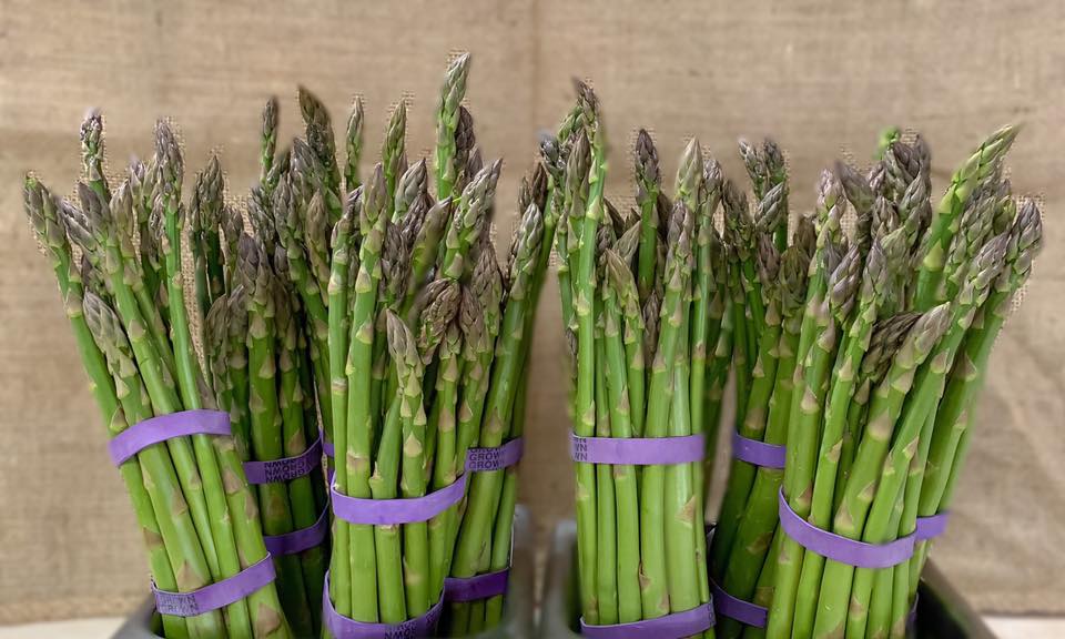 lattinfarms's tweet photo. Freshly Picked Asparagus and Baked Breads Oh My! https://t.co/EWwFoYIrsc