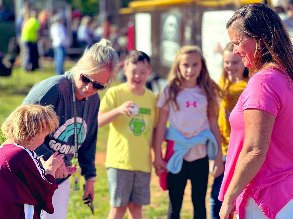 RhondaRRhodes's tweet image. Running the bases @GordonGators baseball! #K8School #GatorGreatness