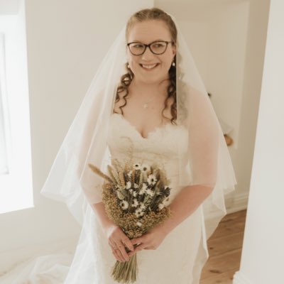 SarahLynham's tweet photo. We did a thing! #WeddingDay #MrsRayment #JustMarried 18.04.2022 #NewProfilePic https://t.co/cKa8OeIAGH