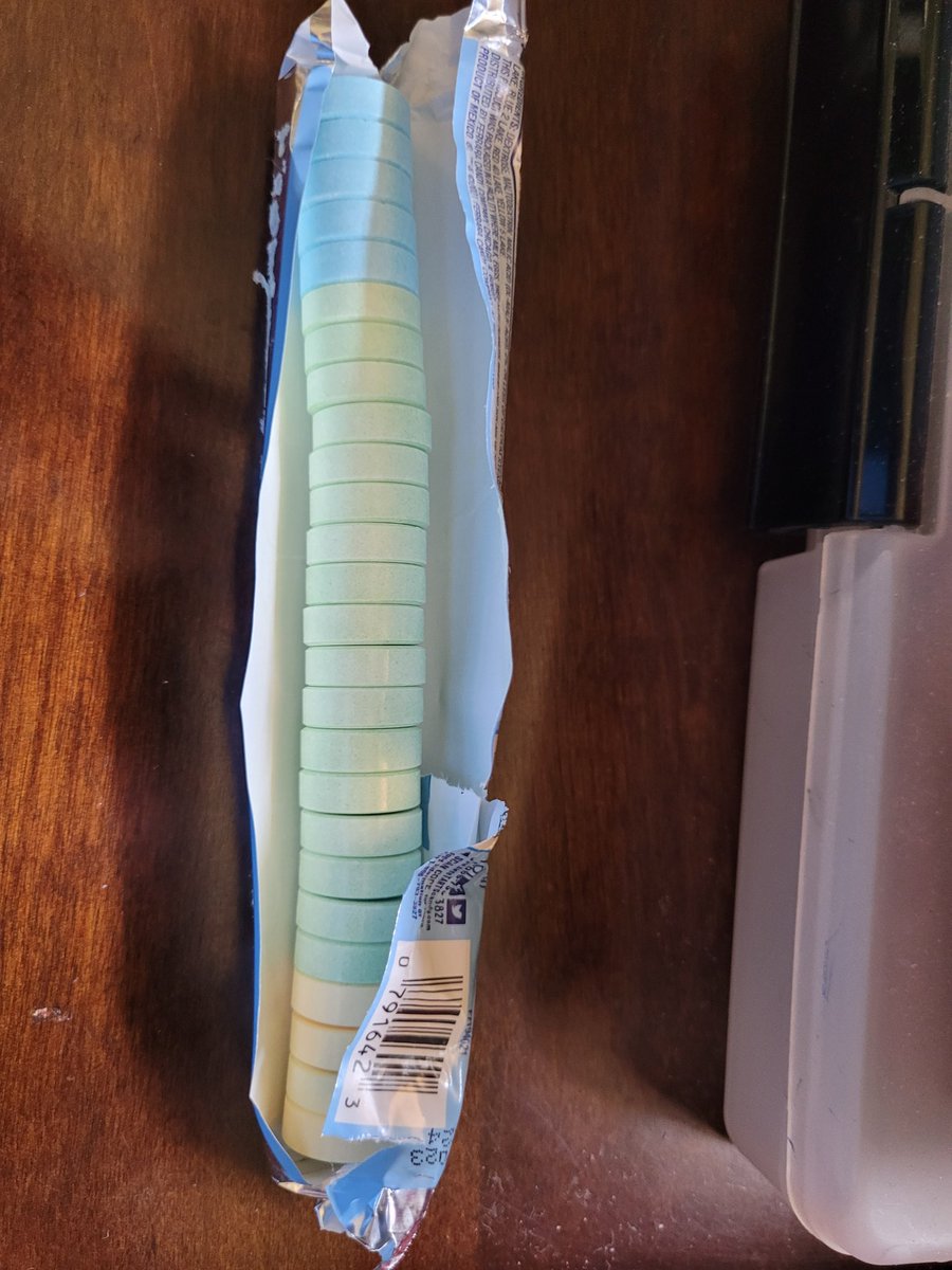 janealls's tweet photo. @SweeTARTSCandy I 💚 green, but cmon 2 pink in 2 rolls 💗  😭 https://t.co/JBY10PFQ8Z