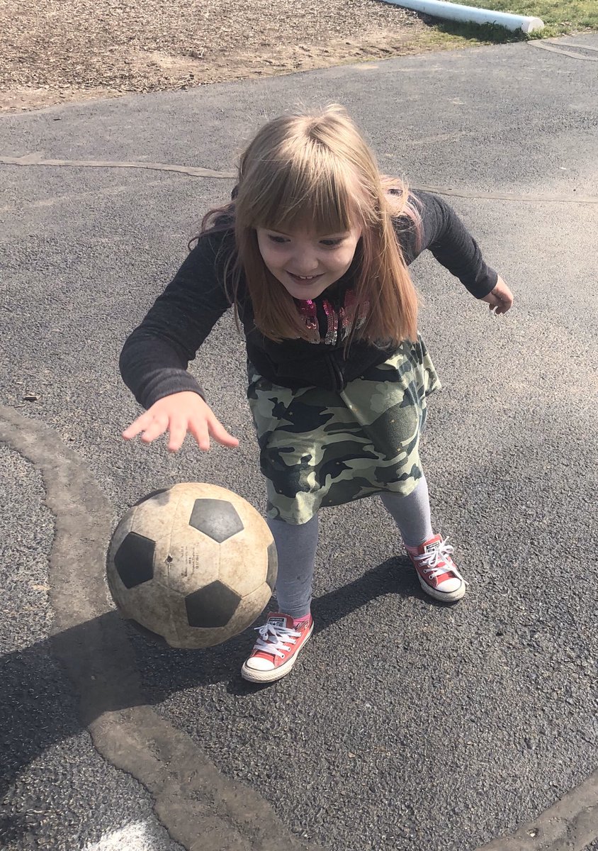 ⛅️Looked over at recess to find this sweet girl counting how many times she can dribble up to 120. You can practice counting anywhere!⛅️#tweetingtuesday