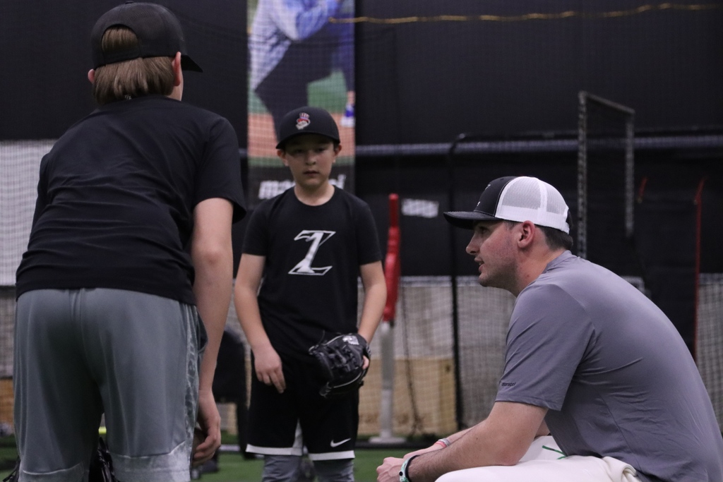 zone1training's tweet photo. Coach Broyles running partner drills during a Zone 1 workout here at the Marucci Clubhouse Midwest! https://t.co/MPfAi9YKlw