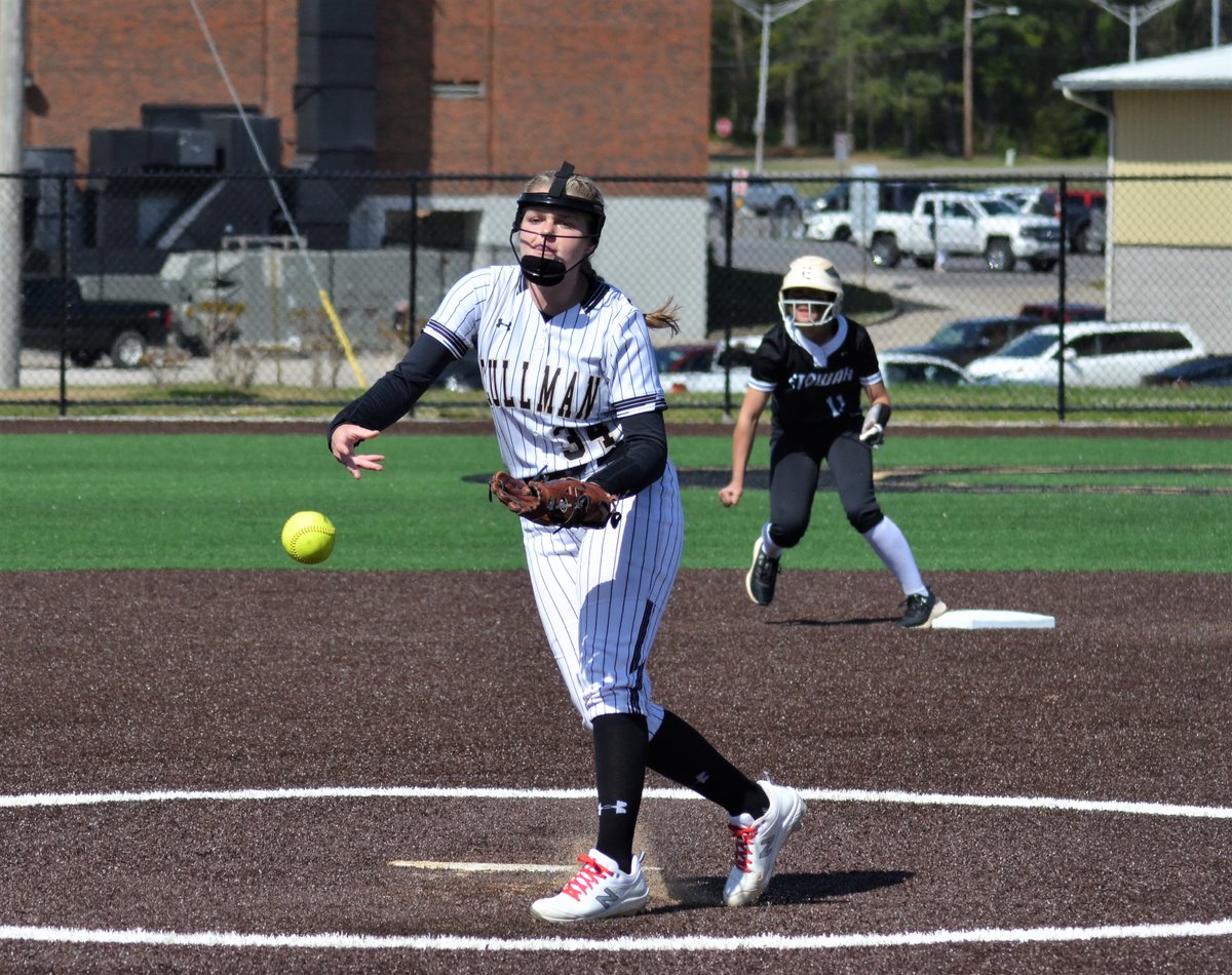 CullmanTribune's tweet photo. PREP SOFTBALL: Cullman slides past Etowah 10-0 @sdavis422  https://t.co/hByFcVMvoN https://t.co/cz7cJqhJsG