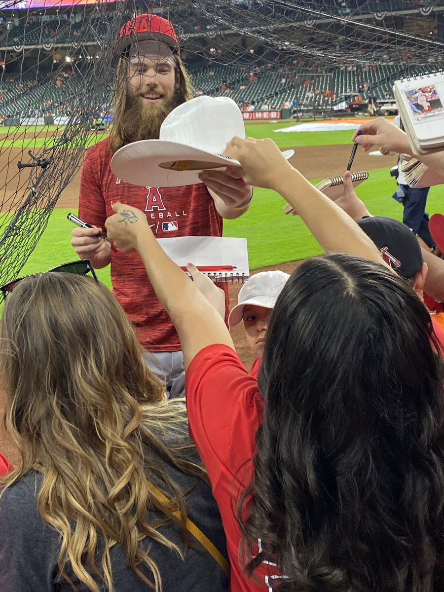 glomontiel2003's tweet photo. Thank you @jackmayfield8 @brandon_marsh22!!! Traveled from Anaheim to cheer on the @Angels #gohalos #laangels https://t.co/IfWh5bJ3jY