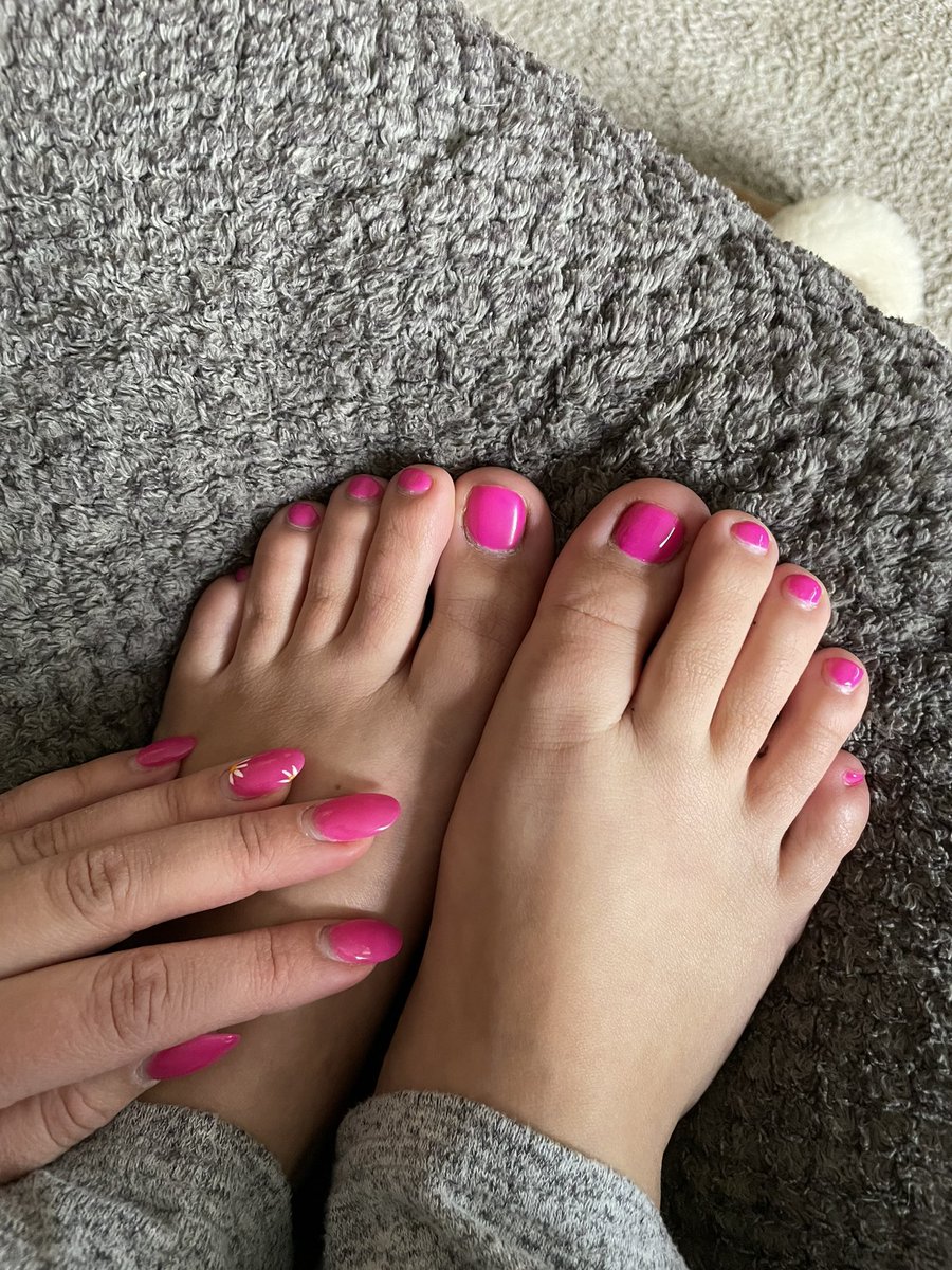 dirtyfeet01's tweet photo. I am ready to get these feet wet. Who’s paying to get me a new matching set 😘 You pick the color 💙💜💚💋 https://t.co/czRDUc9H3k