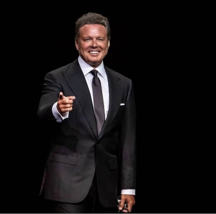 Feliz Cumple Rey un abrazo fuerte desde🇦🇷🎈🎊💋💗🎉🎂🎁 <a href="/LMXLM/">Luis Miguel</a>  Te Amo!!!