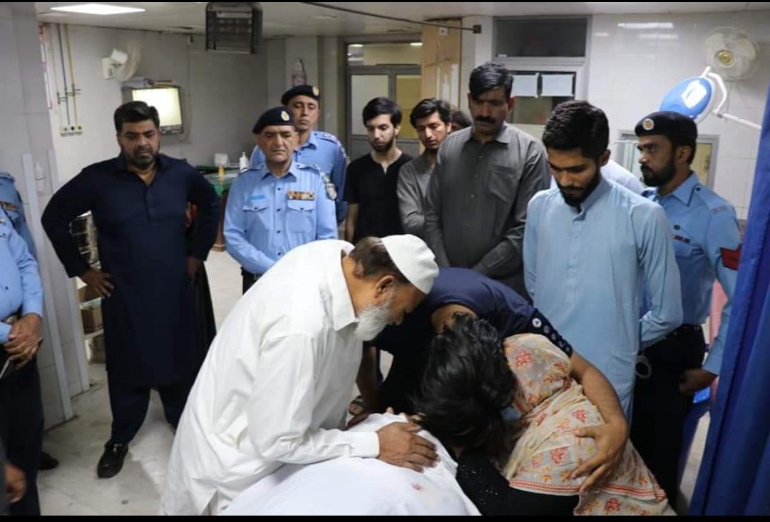 Raiwaleedbhatti's tweet photo. Brave Constable of @ICT_Police sacrificed his life in the line of duty.
Aqib was martyred by the firing of Drug dealers in area of PS Shehzad Town
IG @ahsanpsp & senior officers are present along with martyred Constable family.
#IsbPoliceMartyrs #PoliceMartyrs https://t.co/4ehMINZYLe