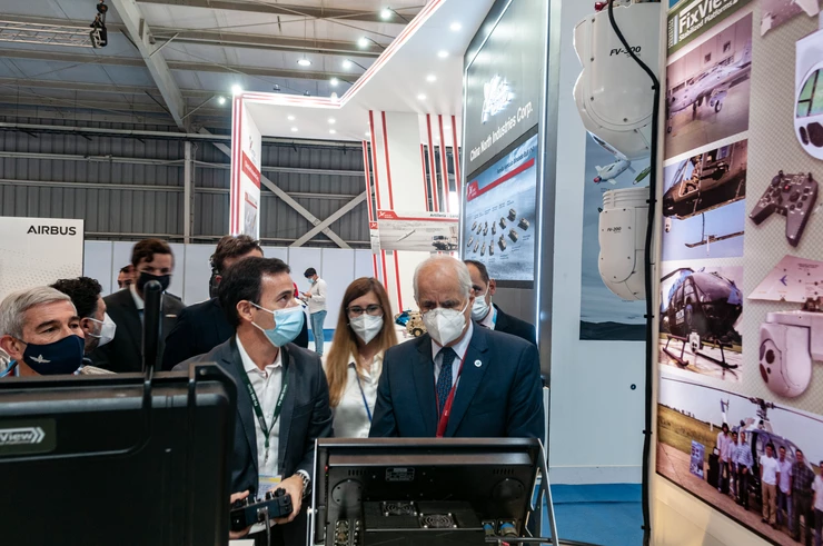 Matias1roArg's tweet image. 🇦🇷#FixView
🗣️ Excelente ejemplo de aplicación de tecnología para la defensa y seguridad, con mano de obra y diseño local. La industria para la defensa nacional se presento en #FIDAE2022  y @JorgeTaiana paso por el stand de la firma argentina. 
📸@PucaraD
pucara.org/post/fixview-l…