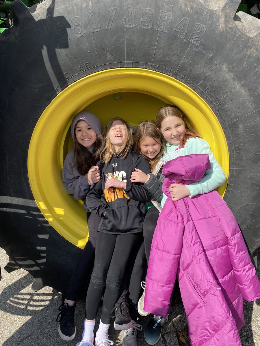 MsS_Hogwarts's tweet photo. I love Filed Trips! We went to Slice of Ag today and the students learned where food comes from! The coolest part was climbing in the combine @HeritageK5 #sliceofag #farming https://t.co/IjeJRpGRXb