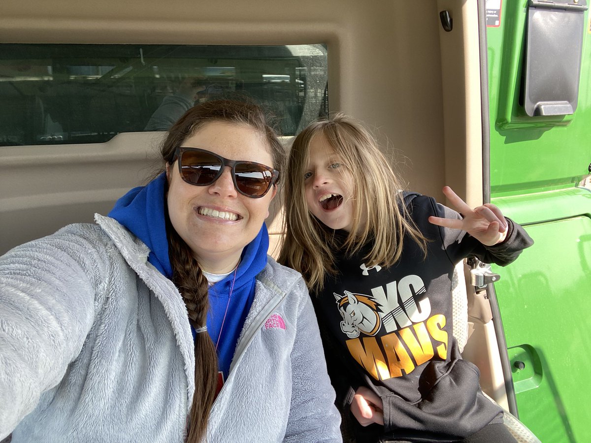 MsS_Hogwarts's tweet photo. I love Filed Trips! We went to Slice of Ag today and the students learned where food comes from! The coolest part was climbing in the combine @HeritageK5 #sliceofag #farming https://t.co/IjeJRpGRXb