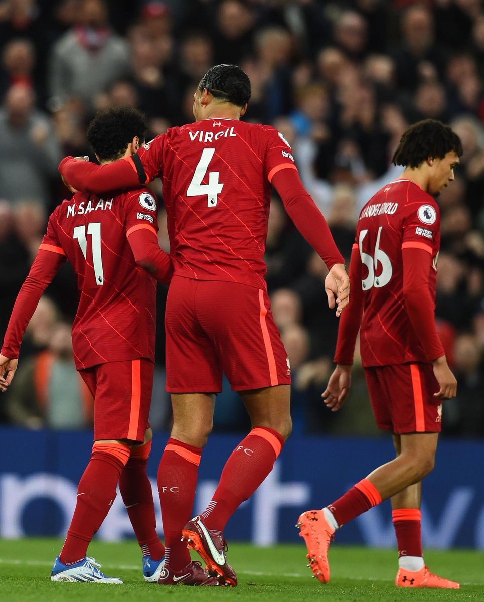 VirgilvDijk's tweet photo. It’s nights like this we love https://t.co/Dg9UStWBv8