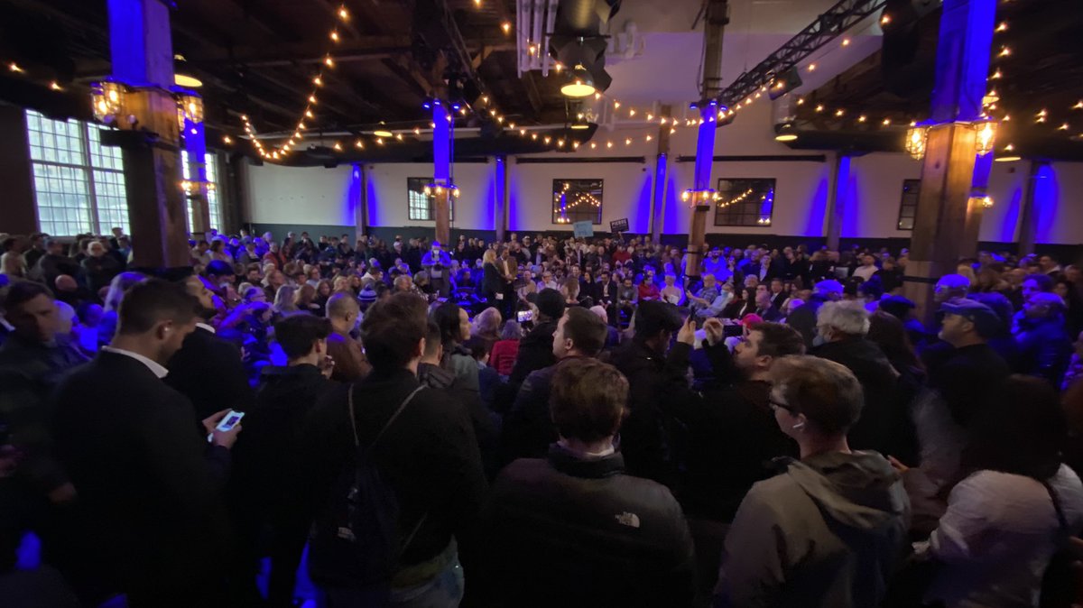 ColinDMello's tweet photo. As CPC Leadership candidate Pierre Poilievre prepares to address the crowd at the Steam whistle brewery, the venue has handed out a letter to media saying the company “does not endorse his political views.”

#cdnpoli https://t.co/GG0BdU5RrR