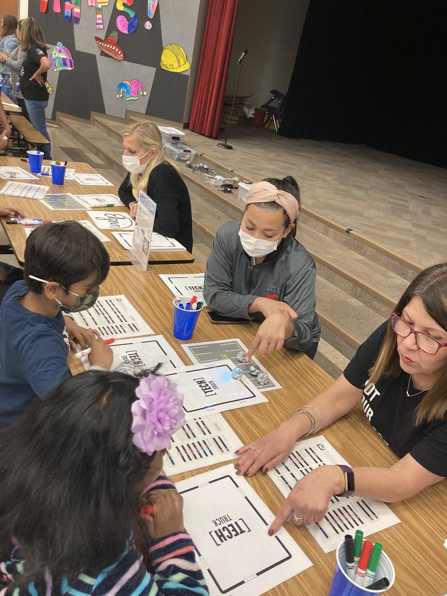 Rehman_Farah07's tweet photo. STEM Night is underway at @LCEMustangs1!!! #cfbproud @susanmachayo @DrChapmanCFBISD https://t.co/1hTR6BRIH0
