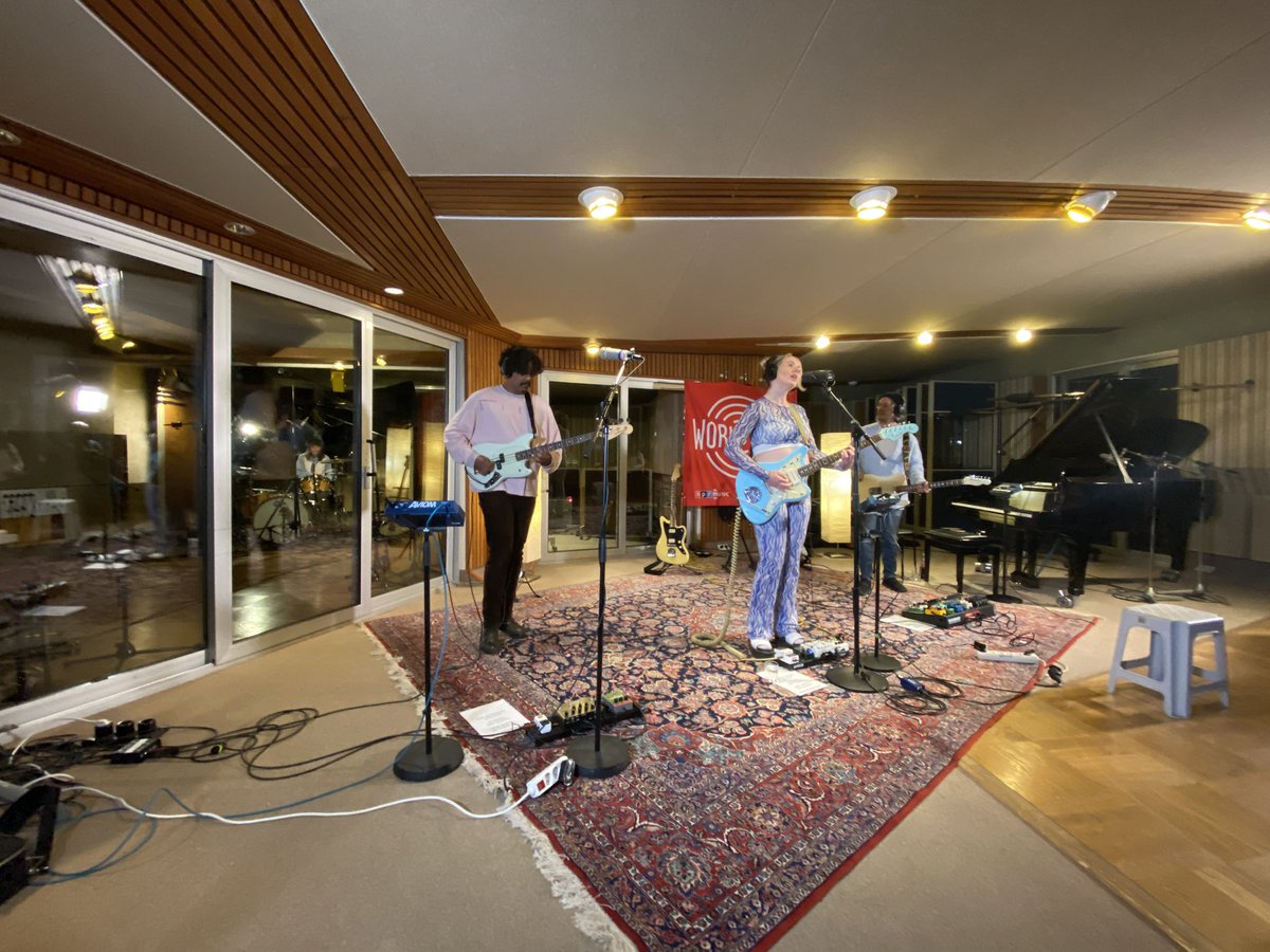 really excellent set tonight from laura lee &amp; the jettes at <a href="/HansaStudios/">Hansa Studios</a> for <a href="/WorldCafe/">World Cafe</a>. their album is called "wasteland" and it's so good 🐛