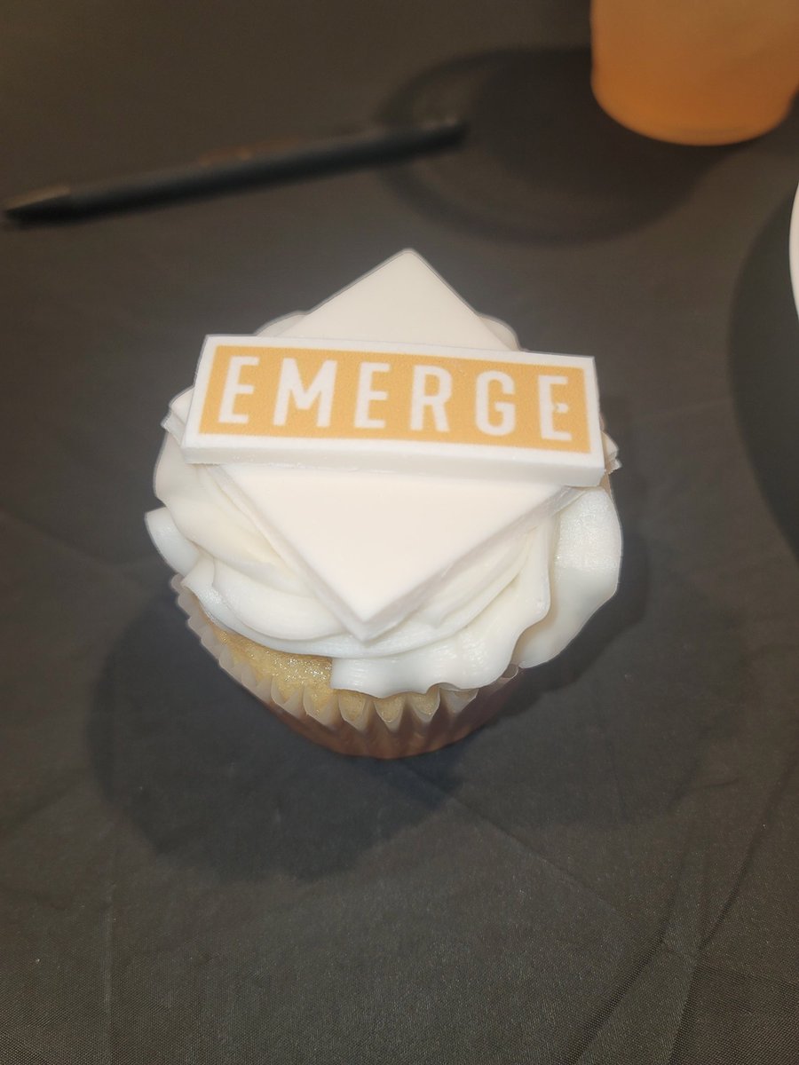 byefelicia929's tweet photo. Day 1 of RSC EMERGE PICTURE BINGO ALEADY GOT THE 2 BIG DOGS!!! THANKS @wymanroberts and @dougcomings for taking time out of your day for making this chilihead feel that #chilislove! #MOOREBETTER #EMERGE2022 #chilisconnect https://t.co/woy3iQ5TcB