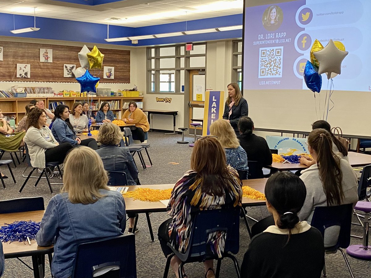 vanunio's tweet photo. It was a fantatisc afternoon at Lakeland Elementary! We had Dr. Rapp visit us and be recognized as a Common Sense School! @LakelandES @loridrapp @ITSHarycki @CarlyBeckITF https://t.co/Er7MLrYVsS