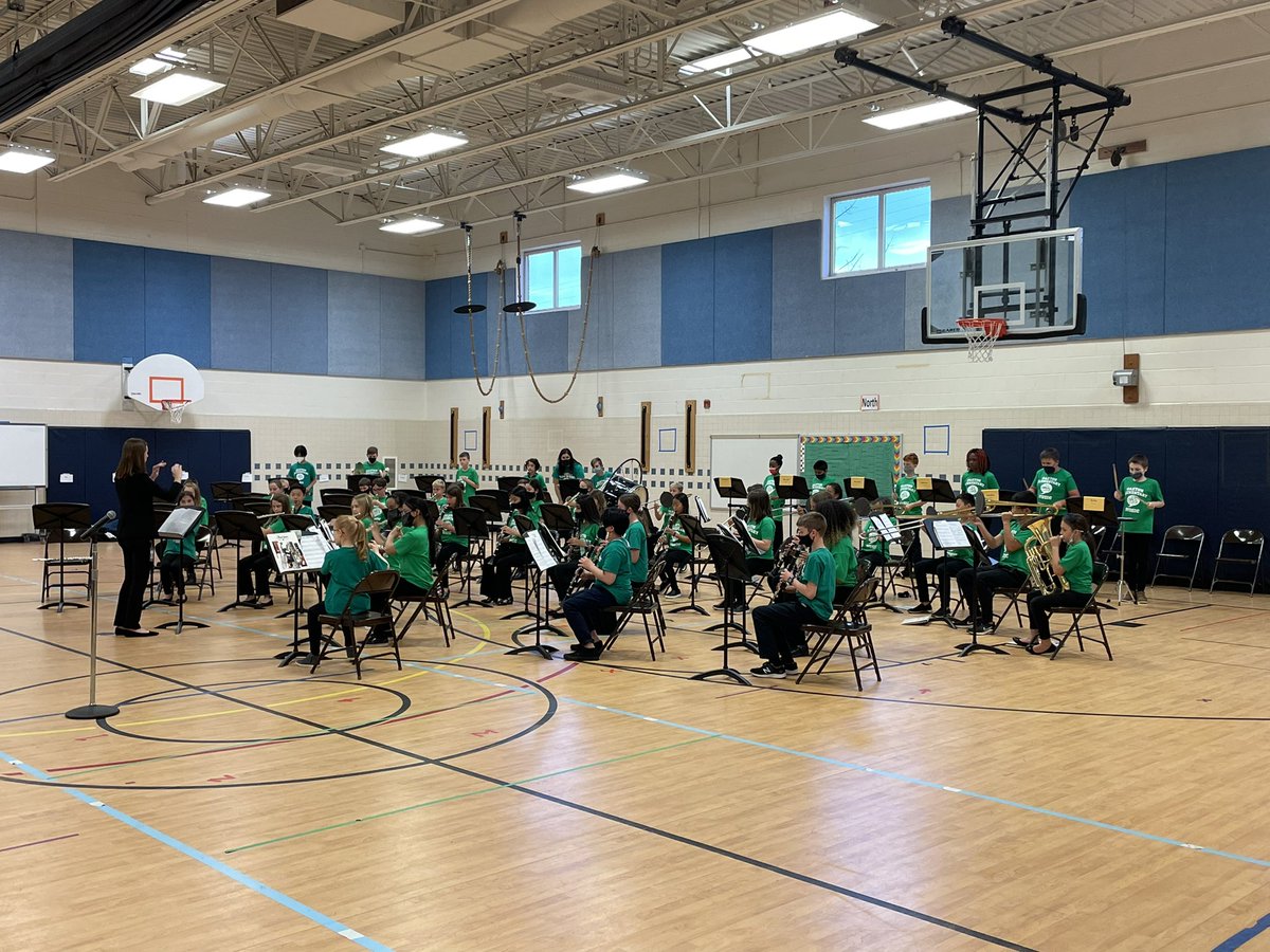 Our first in-person concert in 2 years! The OES band was fantastic! Thank you to our outstanding band directors, Ms. Landers and Ms. Johnson!