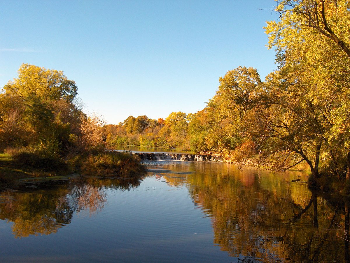CTFreeAmerica's tweet photo. #Goodnews! The City of Warrenville, IL (30 miles west of Chicago) now has the FIRST AND ONLY ban of toxic coal tar sealers in the #DuPage County! https://t.co/sI8ouyps4v https://t.co/QkmmEsFHfr