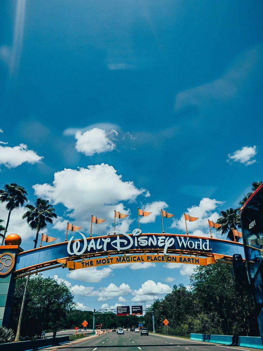 The most magical place on earth…what happened to the happiest ? #photography #photograghy #photographer #travel #disney #apple #iphone13pro #nft #shotoniphone https://t.co/RPxtrBQ5Z8
