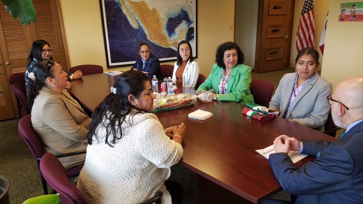 IME_SRE's tweet image. En el marco del intercambio de maestros #PROBEM2022, hoy autoridades y profesoras de Tabasco se reunieron con el Cónsul de México en Indianapolis, para compartir su experiencia docente con la Escuela #GlobalPrep.
🎉¡Enhorabuena! 🎉#EducaciónParaTodasyTodos
