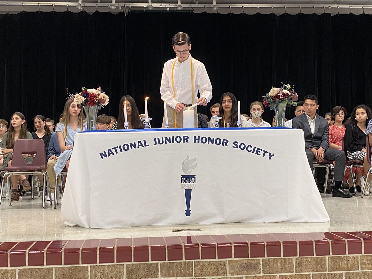 FloresvilleISD's tweet photo. FMS celebrated its new National Jr. Honor Society inductees this evening. Each of these students represent the NJHS pillars of Leadership, Service, Character, Citizenship and Scholarship. Congratulations to the students &amp; their families! #FISDGreatKids https://t.co/IDpXDlMb81