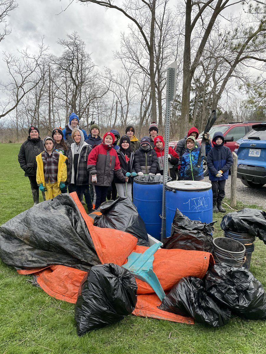 BryceHonsinger's tweet photo. @CityofThorold18 57th St. Catharines Scouts did a shoreline clean up at Decou House Park tonight.  They found a massive tarp, seven bags of garbage, and a parking cone.  Well done Scouts! https://t.co/owH74elf1W