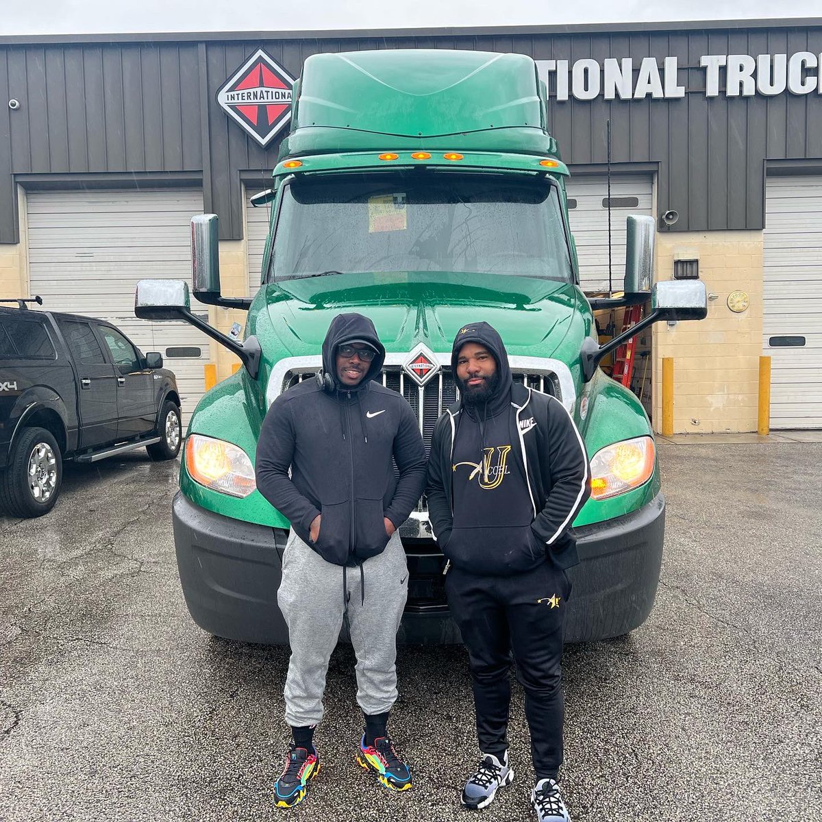 PJ_AccelU's tweet photo. 2nd Quarter of the Year Checked my biggest Goal off the list 🙏🏾 MANIFEST AND EXECUTE 💫 P&amp;J 🌎 Logistics @team__evans_ #passiveincome #lesstalking #moreaction #PJgloballogisitcs https://t.co/mdKO7ev4Dx