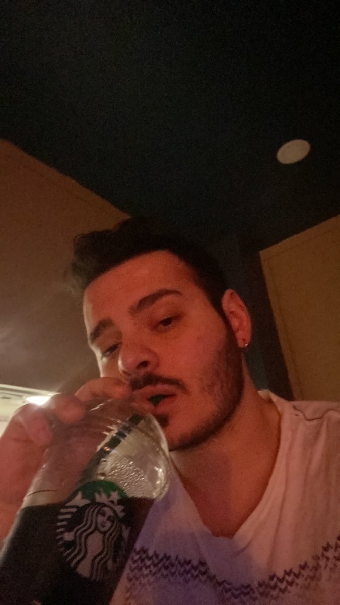 btuztrk's tweet photo. Gece saat 3’te vizelere çalışıp iced americano içiyorum..Aynen ya best years at my life gözlerimden bile belli oluyor di mi aq https://t.co/tSuHV0WjwK