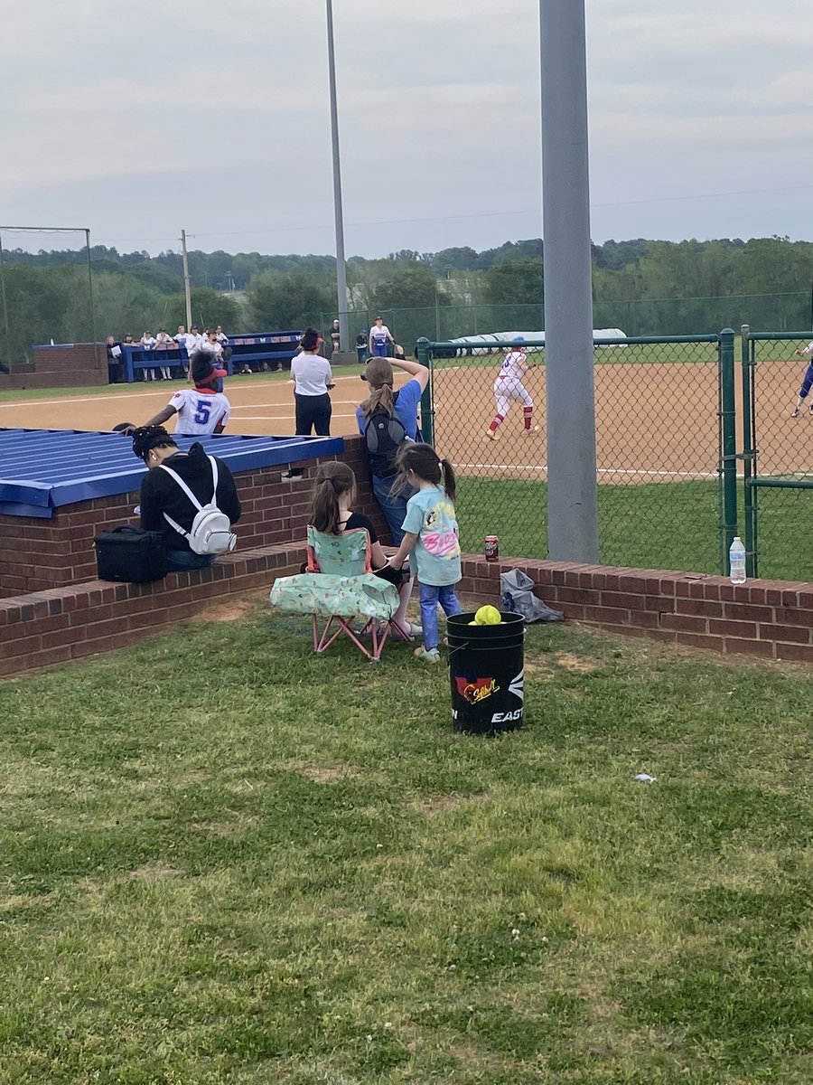 Brit9Nicole's tweet photo. A little Lady Lion Softball and Lion Baseball this evening! #bringingbackmemories #oncealadylionalwaysaladylion https://t.co/WUbg0nduAk