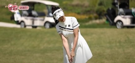 'Son Yejin Field Look' SouthCape sales increased by 550% last year

Last year, #SonYeJin drew attention online when she appeared on the YouTube golf channel 'Imjinhan Class' wearing SouthCape clothing. One's golf wear one piece caused a 'sold out crisis'.

n.news.naver.com/mnews/article/…