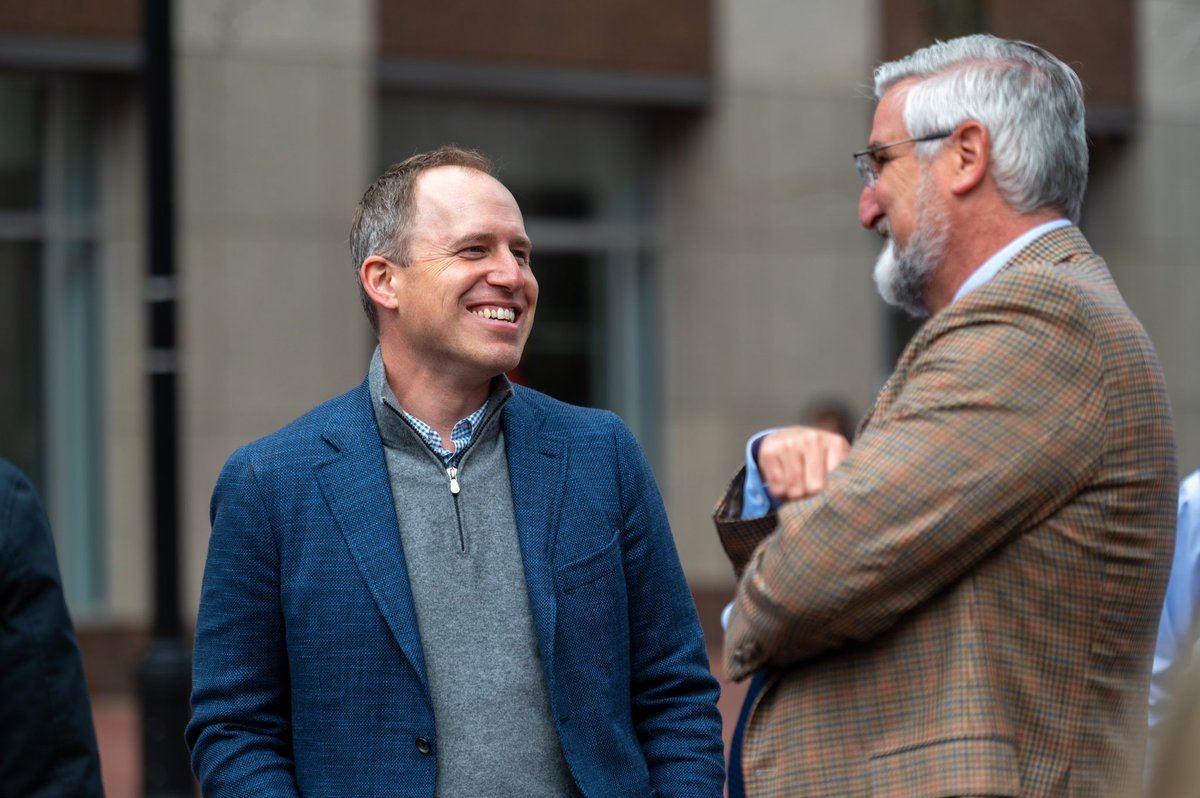 btaylor's tweet photo. Great to spend time with @Salesforce customers, employees, and Trailblazers in Indianapolis today — and great to see @GovHolcomb in person at our party on Monument Circle. Salesforce ❤️ Indiana https://t.co/pwDJPHN5bH