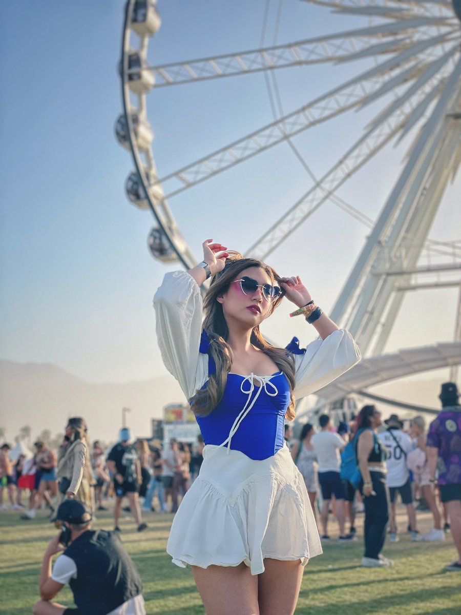 Micursss's tweet photo. Day 1 - 3 Coachella outfits 
1: Neon from Valorant 
2: ABG in Renaissance 
3: Shinobu from Demonslayer https://t.co/q2FNYQOWEr