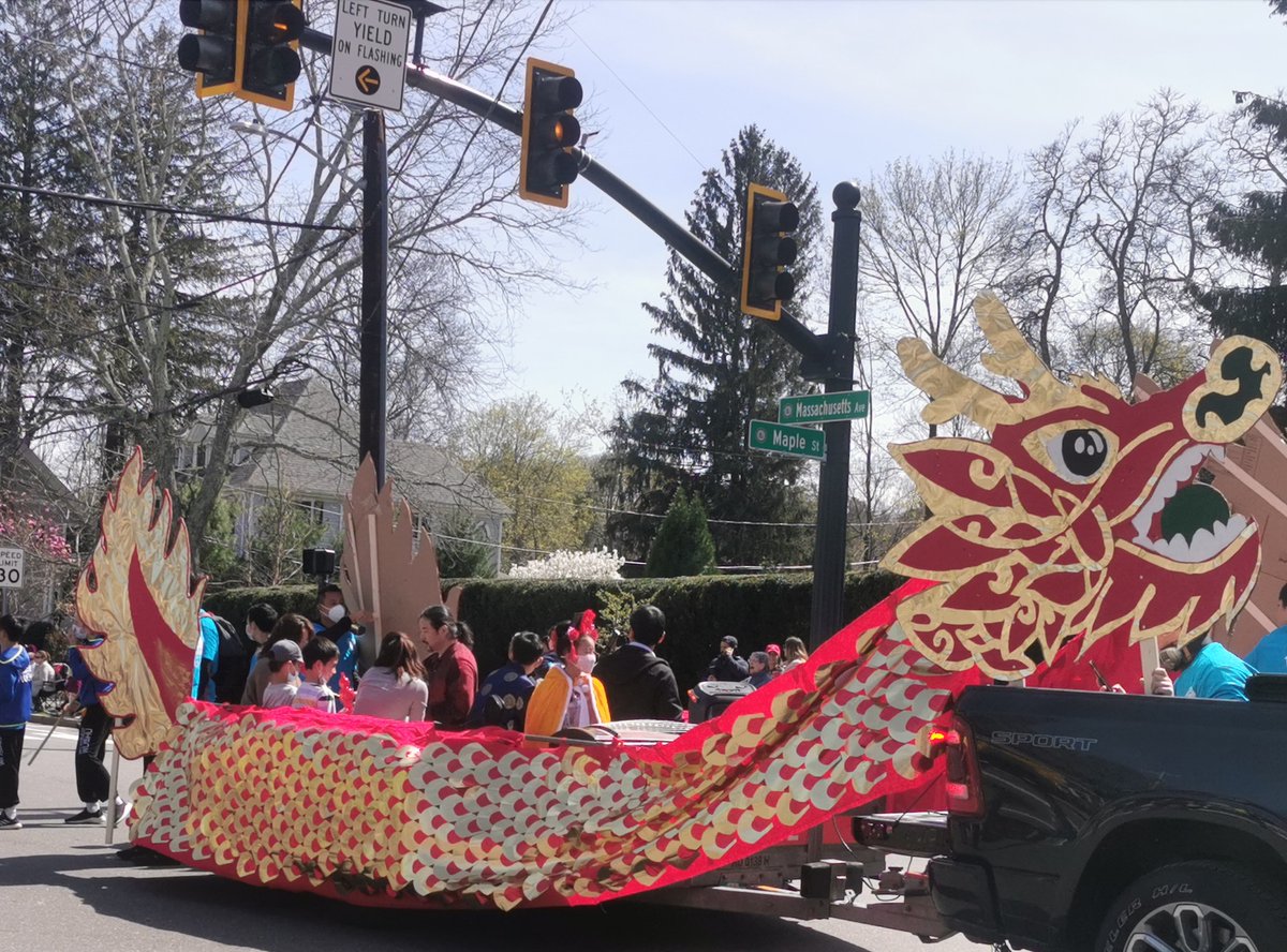 CALex_MA's tweet photo. Wonderful Patriots' Day Parade! We are so proud of our volunteers who stayed up late and made these two spectacular golden dragons from designing, selecting &amp; buying materials, drawing, cutting, sewing, painting to carpentry and other work. https://t.co/eaPJa9hB8Z