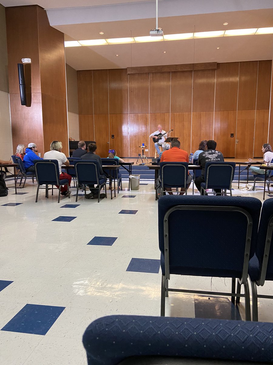 VP1TrueAnderson's tweet image. We had the beautiful opportunity to sit and learn from a country and gospel music legend @LarryGatlin during a student songwriting session this morning at @OdessaCollege #musicislife🎶 #westtexas #visualperformingarts