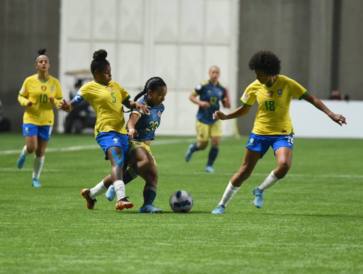 futboldereserva's tweet photo. La Selección Colombia 🇨🇴 Sub 20 femenina cayó 3-0 ante Brasil en el debut de la Ronda Final del Suramericano.

#FútbolDelReserva #FútbolFemenino #SuraméricanoSub20 #Fútbol https://t.co/asIk6vsimy