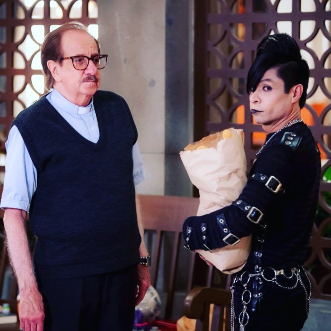 Bolillo para el susto. Albertano contra los mostros. Domingos 7:30 por las estrellas...