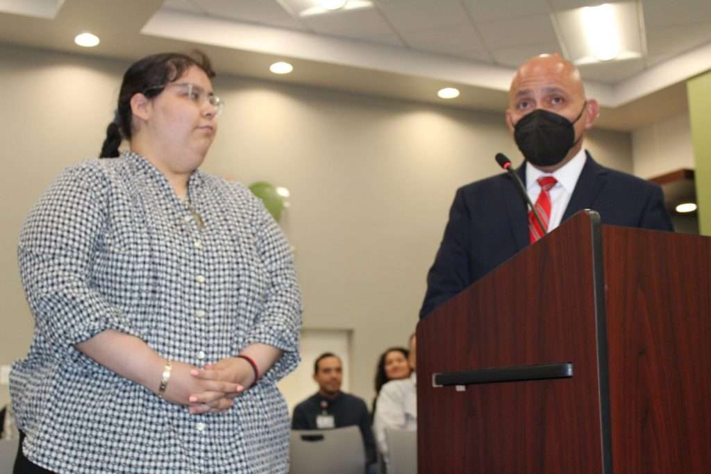 ImperialCOE's tweet photo. Congratulations, Lesly Guadalupe Plascencia, 12th grade champion of the Migrant Speech and Debate Tournament! Honorable Superior Court Judge Nuñez awarded Lesly a $1,000 scholarship for her outstanding achievements. Full story: https://t.co/b7mOLXdse6 https://t.co/fpnRjwAvjv