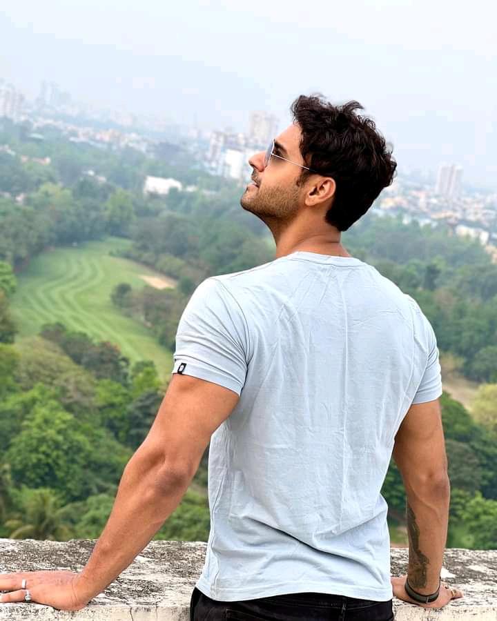 _____ratri_____'s tweet photo. Today is my birthday 🥺❤️My birthday is incomplete without your wish..🥺

Wish me a happy birthday please dear? 😭❤️
.
.
@Yash_Dasgupta @YashhD_FC https://t.co/cmx1hY5yyP
