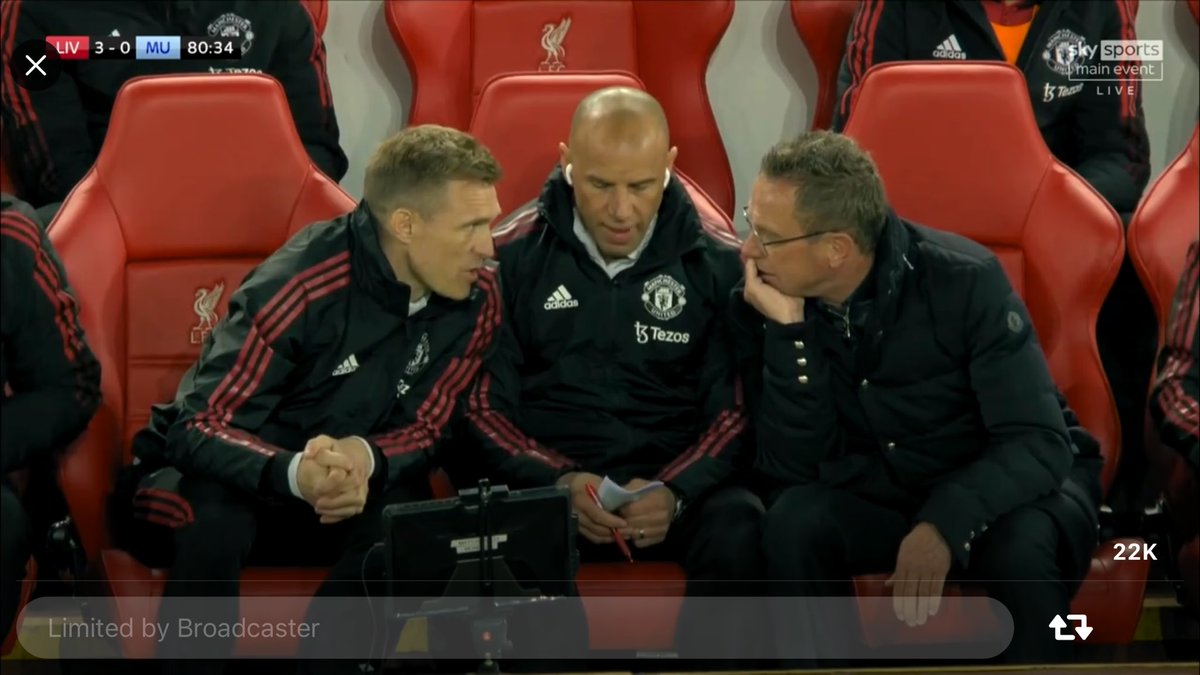 raphsting's tweet image. The most useless tactical meeting you might ever see