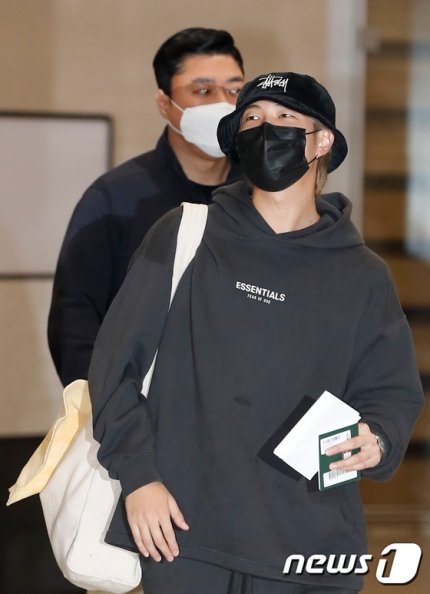 Namjoon_RMdawo's tweet photo. #RM
#NamjoonUpdate 220420
Namjoon has safely arrived at Incheon Airport, back from LA.

LIKE + RECOMMEND:
#Naver
37.https://t.co/psEygyLiEo
38.https://t.co/Vmb3PqjNFx
39.https://t.co/p6B2z3PdSC
40.https://t.co/FQNXpYTF5w

#방탄소년단RM #알엠 #남준 #Namjoon #BTS @BTS_twt https://t.co/ZFYWKCHqxR
