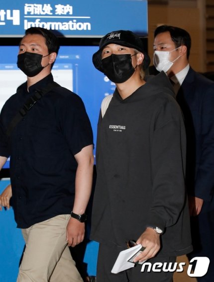 Namjoon_RMdawo's tweet photo. #RM
#NamjoonUpdate 220420
Namjoon has safely arrived at Incheon Airport, back from LA.

LIKE + RECOMMEND:
#Naver
37.https://t.co/psEygyLiEo
38.https://t.co/Vmb3PqjNFx
39.https://t.co/p6B2z3PdSC
40.https://t.co/FQNXpYTF5w

#방탄소년단RM #알엠 #남준 #Namjoon #BTS @BTS_twt https://t.co/ZFYWKCHqxR
