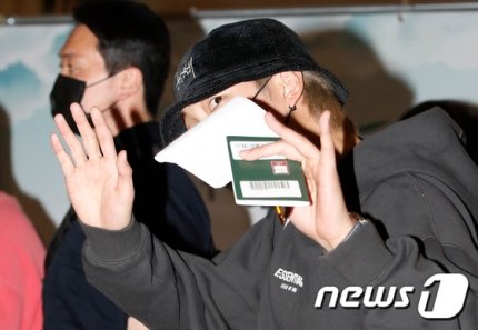 Namjoon_RMdawo's tweet photo. #RM
#NamjoonUpdate 220420
Namjoon has safely arrived at Incheon Airport, back from LA.

LIKE + RECOMMEND:
#Naver
37.https://t.co/psEygyLiEo
38.https://t.co/Vmb3PqjNFx
39.https://t.co/p6B2z3PdSC
40.https://t.co/FQNXpYTF5w

#방탄소년단RM #알엠 #남준 #Namjoon #BTS @BTS_twt https://t.co/ZFYWKCHqxR