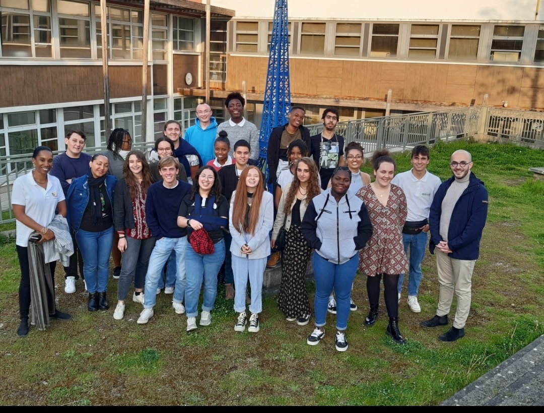 Guibox1972's tweet photo. #cavl 
#Lecorbu95
Accueil des CAVL de Versailles et de Guyane à l'internat du lycée Le Corbusier pour la semaine. Programme copieux et riches échanges en perspective. https://t.co/yuk8WZ8nsn